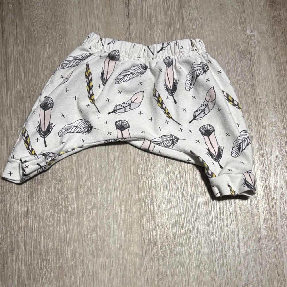 2 Peas in a Pod Feather Printโ Baby Pants